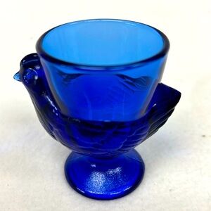 Vintage 2.5”H cobalt blue glass hen shaped pedestal egg cup France